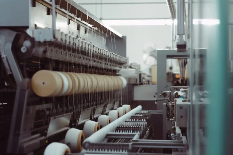 Polyester monofilament stabilizer